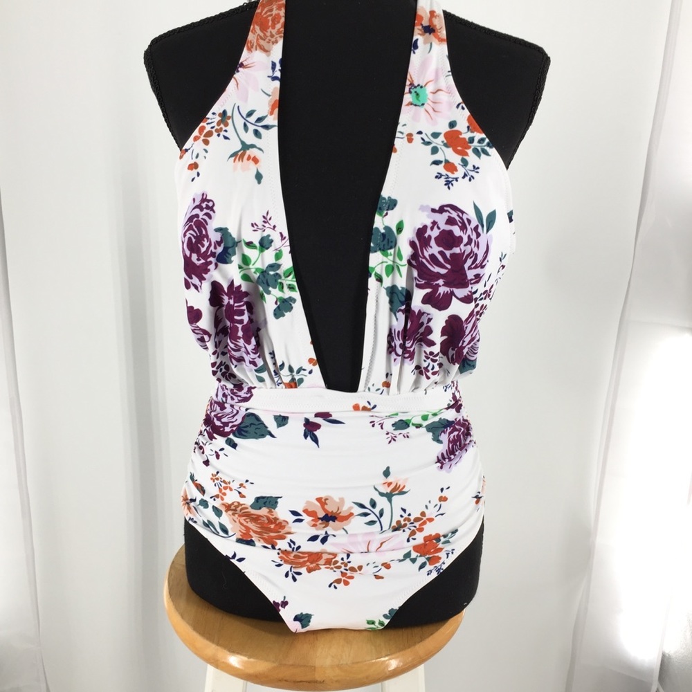 Cupshe Deep Plunge Halter Top Swim Suit